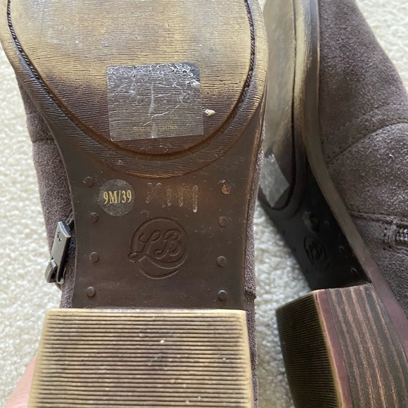 Lucky Brand 🍀Breck Gray Suede Bootie size 9 like new condition, trendy - Picture 2 of 4